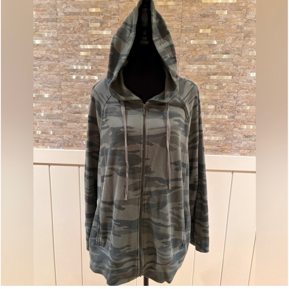 Tahari Camo Waffle Weave Light Jacket Size 1X